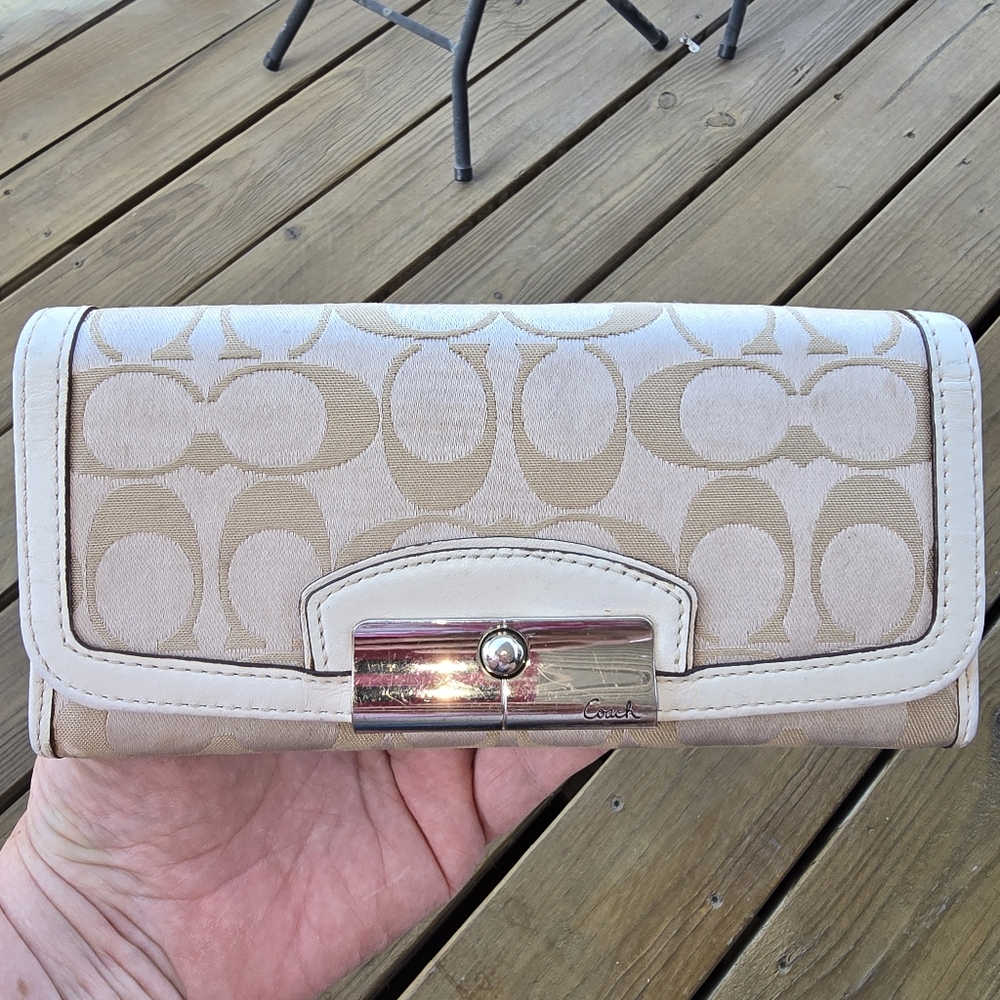 Coach Signature Elegant Beige & Cream Wallet - Picture 3 of 12